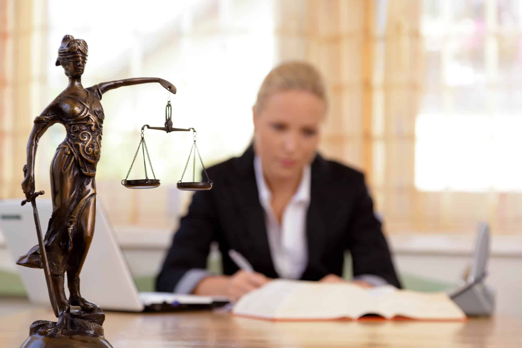 a lady lawyer realizing the need for an expert in Websites for Lawyers